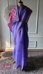 将图像加载到图库查看器中， Border detail on the lavender cotton voile saree