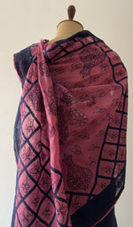 Pallu laid over the shoulder