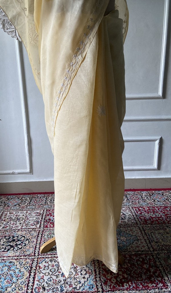 Pallu of the pale yellow saree, chikankari worked across it