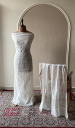White mul chanderi set on the mannequin with its dupatta