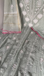 Kurta front laid out with the dupatta over it