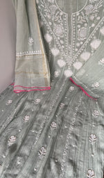 Dupatta laid over the kurta, pure mul chanderi