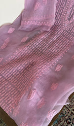 Lilac organza silk kurta, close view of the embroidery