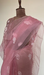 Fine do taar chikankari on border and palla on the pink saree