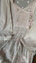Dupatta laid over the kurta, pure mul chanderi