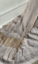 Beads and cutdana along the placket