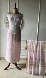 将图像加载到图库查看器中， Lilac suit set on the mannequin with its dupatta