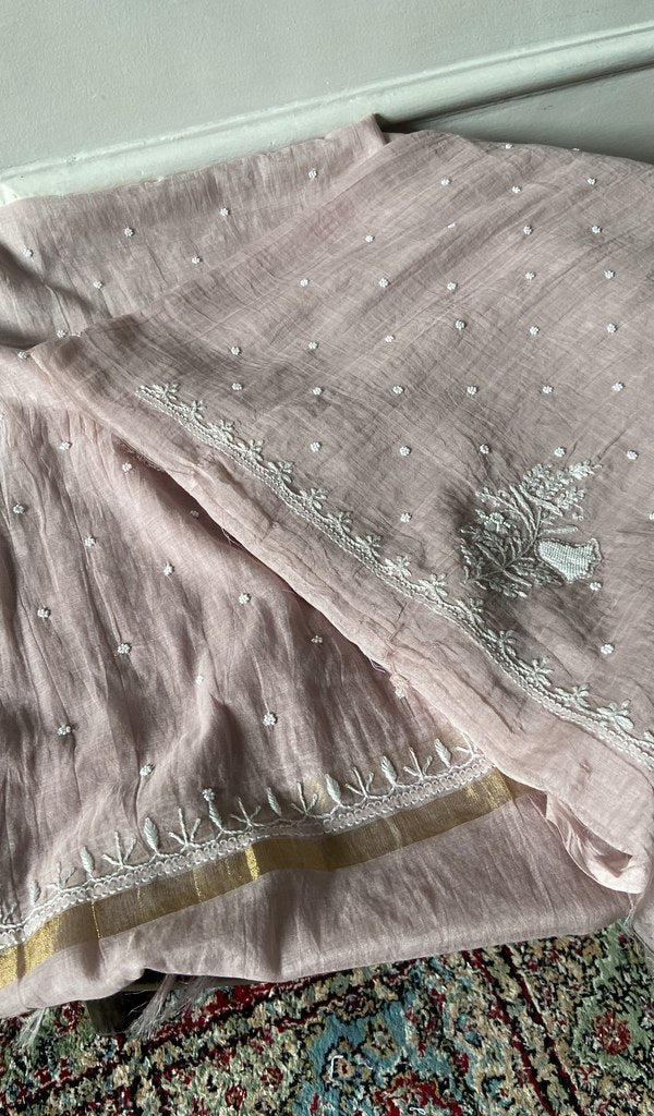 The set folded, kurta over dupatta