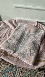 将图像加载到图库查看器中， Lilac suit set on the mannequin with its dupatta
