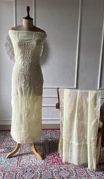 将图像加载到图库查看器中， Ivory pure mul chanderi chikankari suit set on the mannequin, dupatta alongside