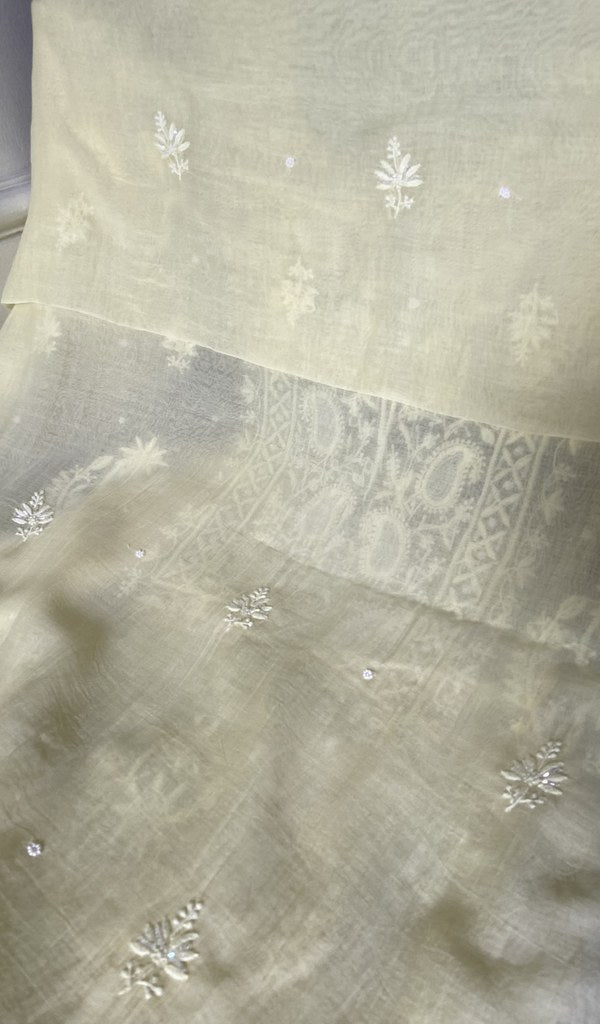 Work across the body of the kurta piece