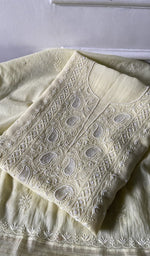 将图像加载到图库查看器中， Folded ivory pure mul chanderi, gala panel showing