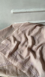 将图像加载到图库查看器中， Detail of the embroidery on the nude pure mul chanderi