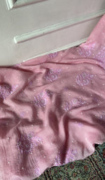 将图像加载到图库查看器中， Blush pink kurta piece laid out, work across the body