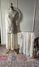 将图像加载到图库查看器中， off white pure mul chanderi chikankari set on the mannequin, dupatta on the stand