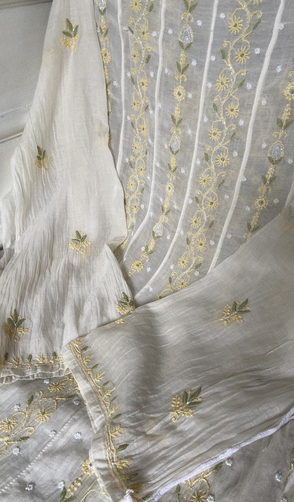 border and hem of the dupatta