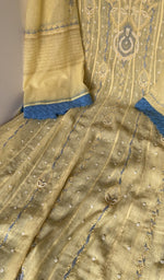 Kurta front laid out with the dupatta over it