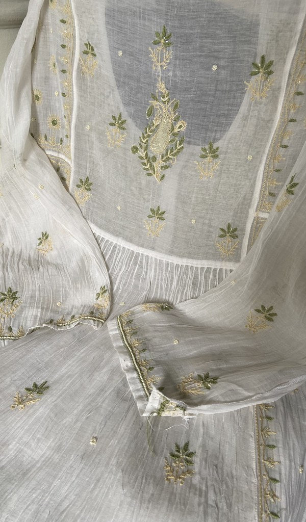 border and hem of the dupatta