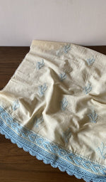 Dupatta border detail
