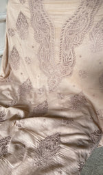 thread detail on the kurta piece
