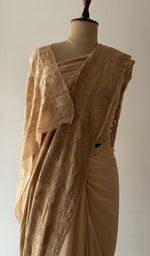 Border along the edge, fine chikankari on border and pallu