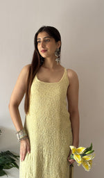 Neckline and placket in close up