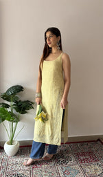 Sleeve and hem detail