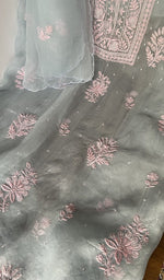 Kurta front laid out with the dupatta over it