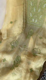 Close look at the fine do taar and teen taar chikankari
