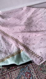 Load image into Gallery viewer, Close up of the thread work
