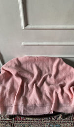 将图像加载到图库查看器中， Rose pink pure mul chanderi laid over the stool