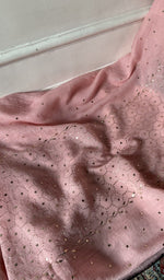 将图像加载到图库查看器中， Rose pink kurta piece laid out, work across the body