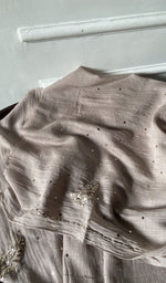 Detail of the embroidery on the mauve pure mul chanderi