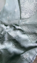 close view of the do taar and teen taar jaaldar chikankari with fine haath ki jaali
