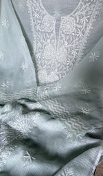 thread detail on the kurta piece