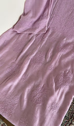Lilac muslin kurta, close view of the embroidery