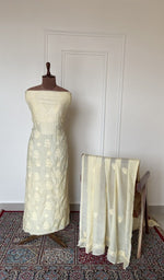 Cream muslin set on the mannequin with its dupatta