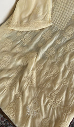 Cream muslin kurta, close view of the embroidery