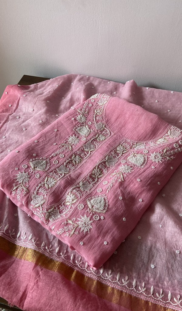 The set folded, kurta over dupatta