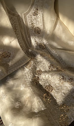 Ivory organza silk kurta, close view of the embroidery
