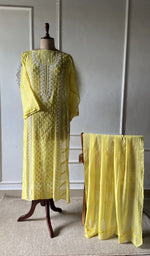 Load image into Gallery viewer, The set folded, kurta over dupatta