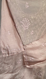 Hem and border of the pink dupatta