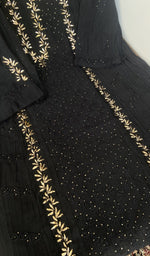 Close look at the neckline and yoke