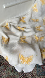 将图像加载到图库查看器中， Gala and front panel worked in fine chikankari