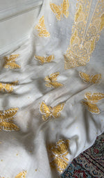 将图像加载到图库查看器中， Fine chikankari in close view