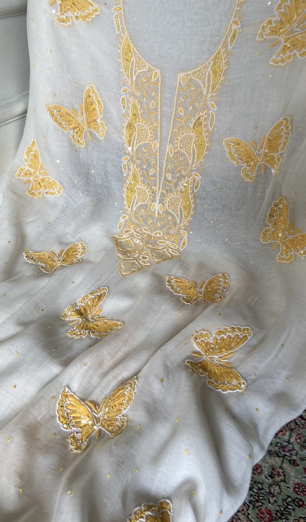 Border and hem of the white pure mul chanderi