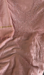 Kurta front laid out with the dupatta over it