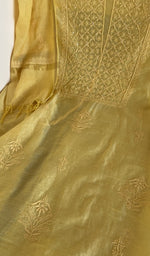 Kurta front laid out with the dupatta over it