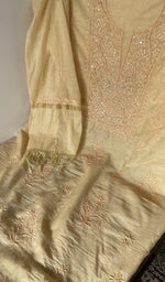 Dupatta laid over the kurta, pure mul chanderi