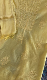 Close look at the neckline and yoke